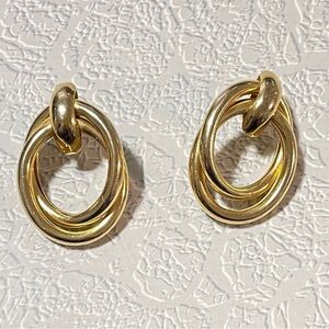 Well Made Vintage Pierced Gold-Tone Interlocking Oval Earrings